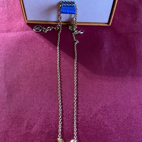 Louis Vuitton V essential necklace - Picture 4 of 6